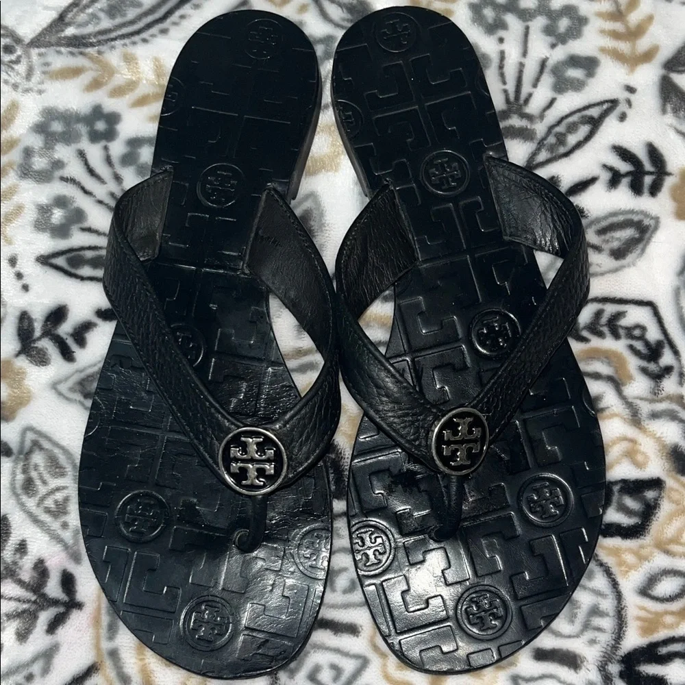 Tory Burch Black Leather Flip Sandals, 7M - Picture 4 of 10